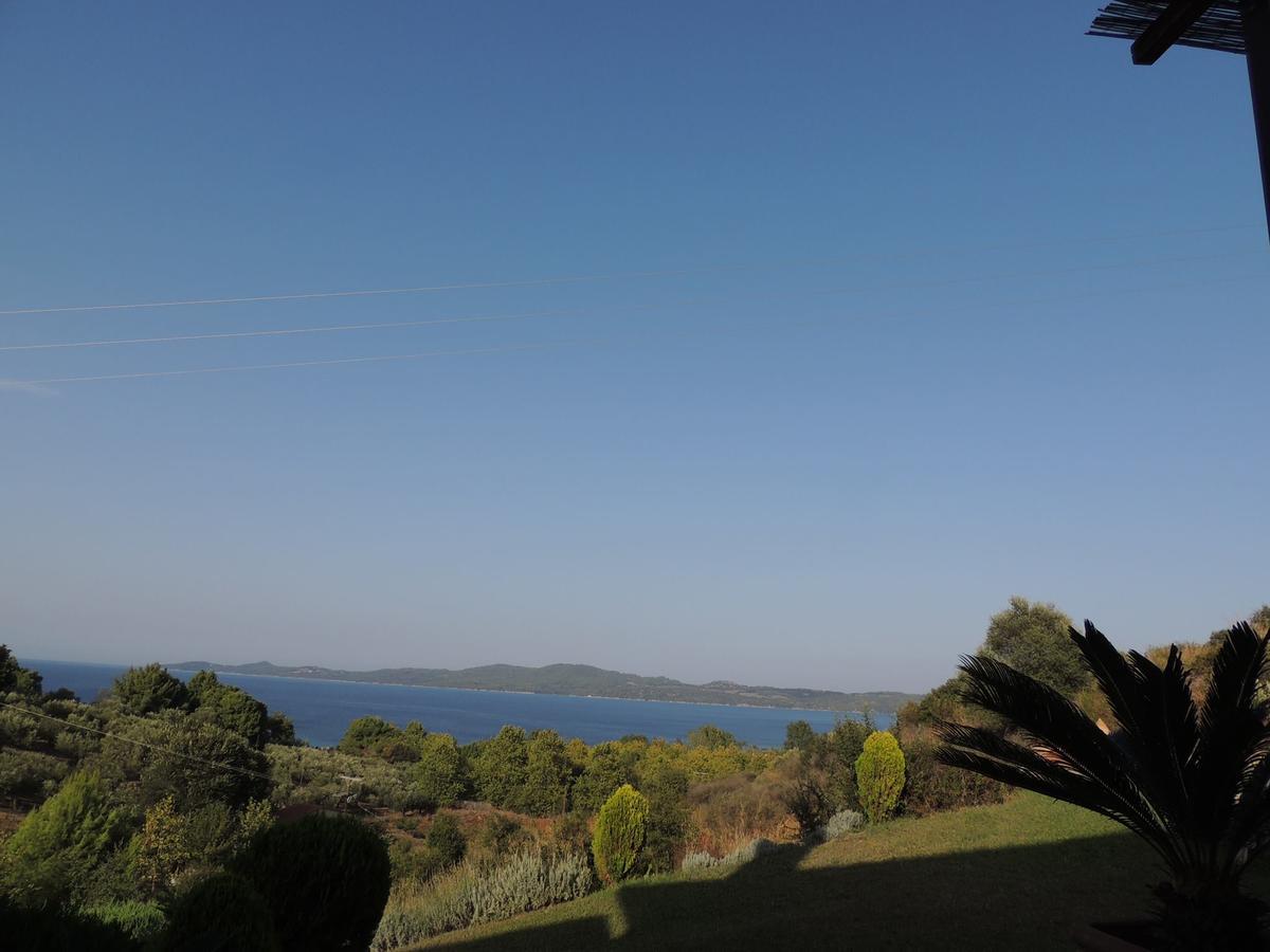 Stonehouse & Casa Al Sole E Al Mare Villa Nea Roda Exterior photo